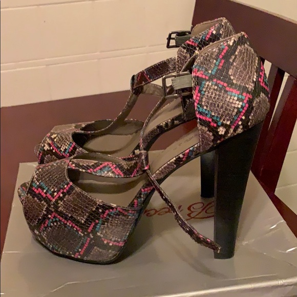 Open Toe Heel 💜💕💙 - Picture 2 of 6